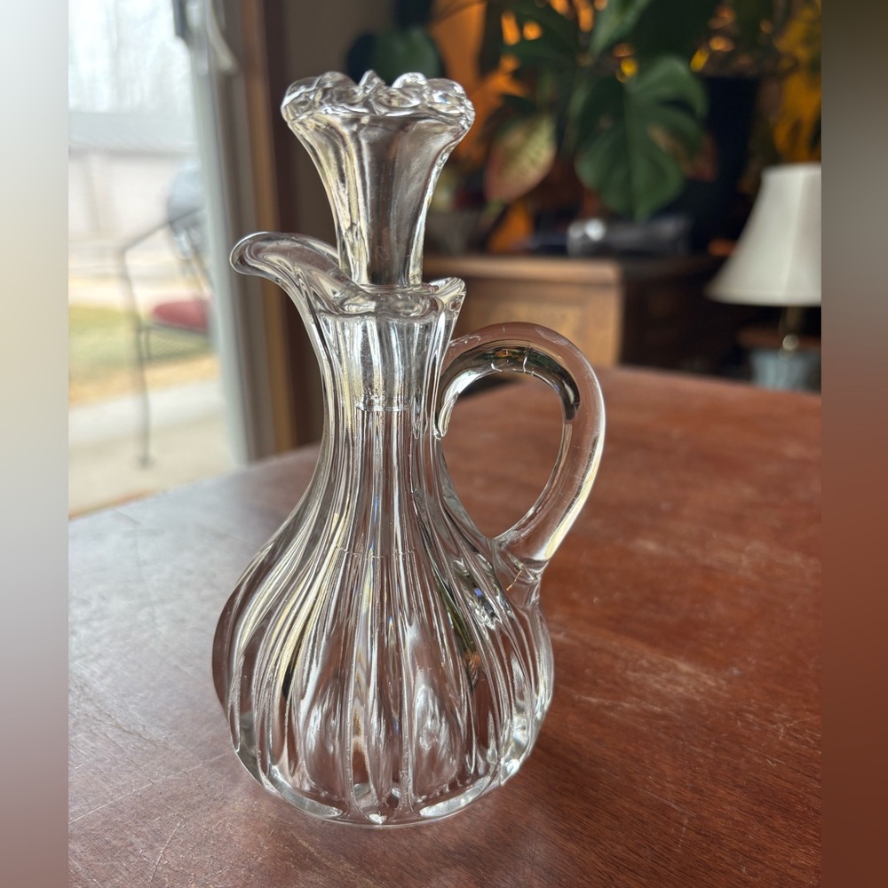 Hand-Blown Crystal Cruet w Stopper vintage in excellent condition
